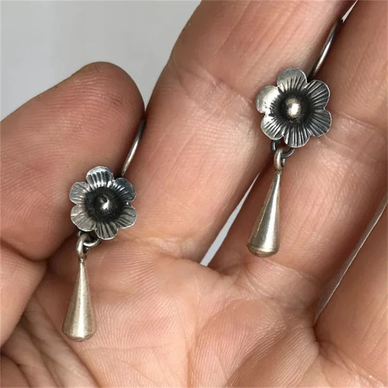 Vintage Silver Color Waterdrop Flower Geometry Black Stone Earrings for Women Long Dangle Earrings Wedding Engagement Jewelry